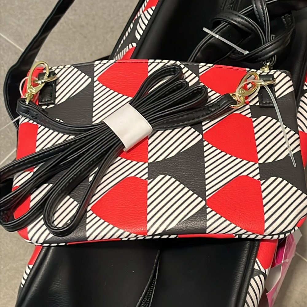 Betsey Johnson Weekender Bag + Wristlet Luv Betsey Travel Duffle Shoulder new - Picture 14 of 16
